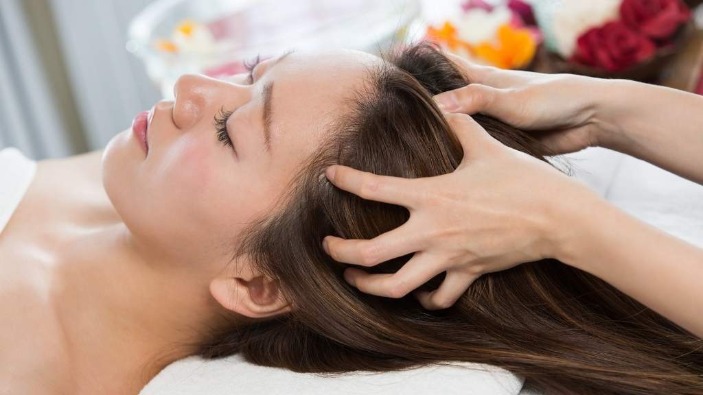 Oil Massage for Scalp Nourishment